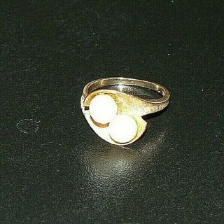 Vintage Ladies 14K Florentine Yellow Gold Ring w/2 Faux Pearls,  Size 7 3