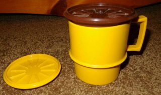 Vintage Tupperware Plastic Coffee Mug With 2 Lids Yellow Gold & Brown 1312 1313