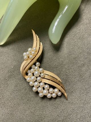 Vintage 3 " Long Brushed Goldtone Faux Pearl Leaf Shape Trifari Pin - L