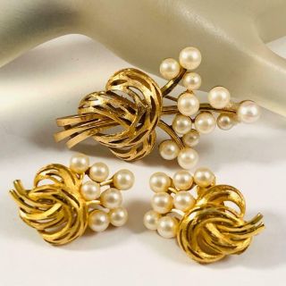 Vintage Crown Trifari Faux Pearl Brooch And Clip Earring Set Gold Tone 20a2
