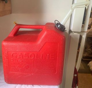 Vintage Old Type Chilton 5 - 1/4 Gallon Gas Can Rear Vented Model P 50