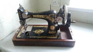 Vintage Hand Crank Singer Sewing Machine - Spares / Repairs - No Y7466599