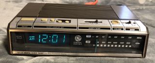 Vintage General Electric Clock Radio Ge Digital Am/fm Alarm 7 - 4646a Blue Display