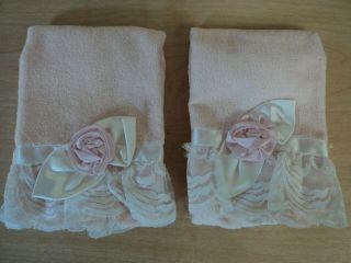 Vintage Shabby Chic Floral Bathroom Avanti Hand Towel Set 2 Pink Roses Lace 1978