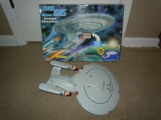 Starship Enterprise Vintage Star Trek Next Generation Playmates 1992 1701 - D Kirk
