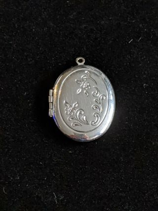 Vintage Silver Tone Oval Etched Flower Double Photo Locket