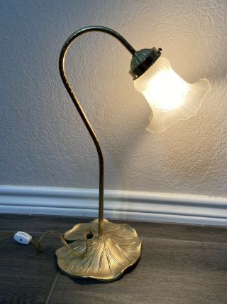 Vintage Underwriters Laboratories Brass Goose Neck Lily Pad Table Lamp 14.  5”