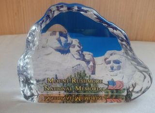 VINTAGE CARVED SOUVENIR MOUNT RUSHMORE NATIONAL MEMORIAL GLASS PAPERWEIGHT OR. 2