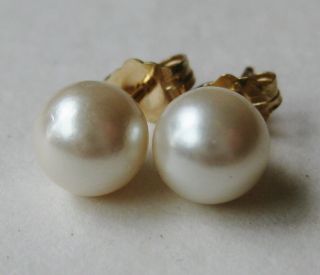 Fine Vintage 14k Yellow Gold 6.  8mm White Pearl Pierced Stud Earrings
