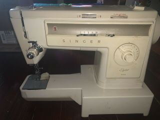 Vintage Singer Sewing Machine With Case