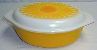 Vintage Pyrex 2.  5 Qt Casserole 45 Yellow Daisy Sunflower Oval With Lid 1969