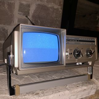 Samsung Portable TV Television AM/FM Radio 1983 Vintage BT - 123AJ 2