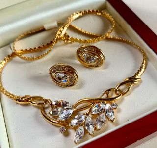 Vintage Jewellery Signed Trifari Clear Rhinestone Gold Plated Necklace/earrings
