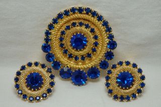 Stunning Vtg WEISS Vivid BLUE RHINESTONE Gold Tone Mesh Pin BROOCH Earrings Set 2