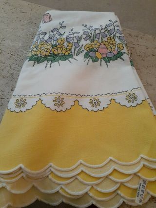 Vintage Round Tablecloth Bright Easter Eggs Flowers Yellow Border Scalopped 68 