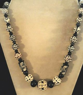 vintage BLACK and CREAM CARVED GRADUATED BEAD NECKLACE 3