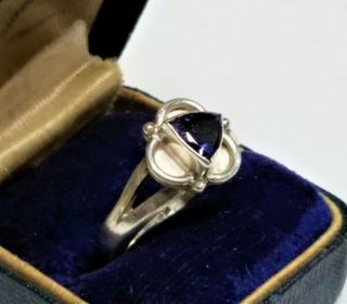 Vtg Sterling Silver 925 Purple Amethyst Gemstone Modernist Trillion Ring Sz 7