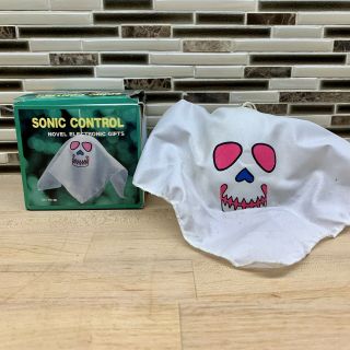 Vintage Shaking Ghost Noise Activating Sonic Control Halloween Prop Scull Green