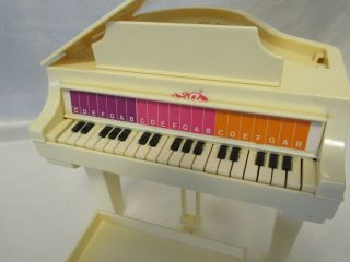 1981 Vintage Mattel 5085 Barbie Electronic Baby Grand Piano 21 Keys