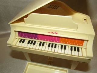 1981 Vintage Mattel 5085 BARBIE Electronic Baby Grand Piano 21 Keys 3