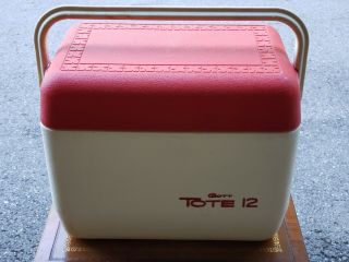 Vintage Gott Tote 12 Cooler - Red & White