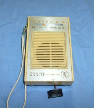 Oddball Vintage Zenith Solid State Transistor Am/fm Radio Rc - 20l - Parts