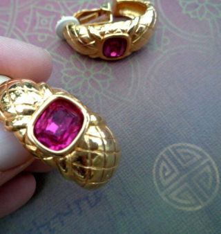 Vintage Gold Tone Metal Clip On Earrings With Magenta Fuchsia Glass Rhinestones