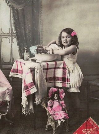 Me1059 Victorian Girl In Her Underwear Washing Doll In A Tub,  Vintage Toys Rppc