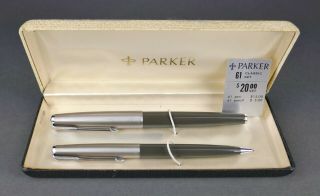 Fine Vintage Parker 61 Grey Fountain Pen & Mechanical Pencil Set