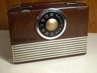 Vintage 1951 Rca Victor Model B - 411 Portable Tube Radio