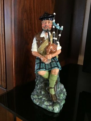 Vintage Collectible Royal Doulton “the Piper” H.  N.  2907 Copyright 1979