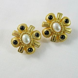 Vtg Matte Gold Tone Clip On Earrings Black Accent Stone Oval Pearl Cab Center