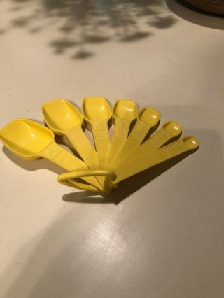 Vintage Tupperware Yellow Measuring Spoons Complete Set 7,  Ring