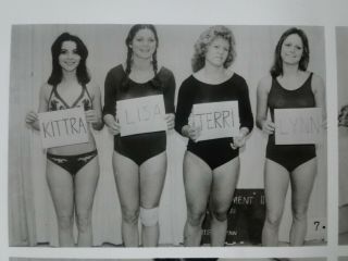 Vintage 70 ' s Women ' s Amateur/Professional Semi Nude Wrestling Photo Zr 2