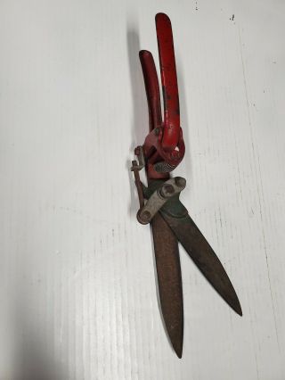 Great Vtg Lawn Hand Shears Clippers Grass Weeds Cast Iron Red