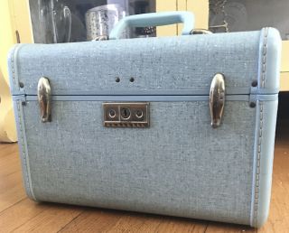 Vintage Samsonite Train Case Suitcase Make Up Luggage Lt.  Blue Color Mirror Keys