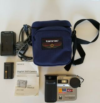 Vtg Sony Mavica Mvc - Fd81 Digital Camera W/ Battery/ac Charger/carrying Case
