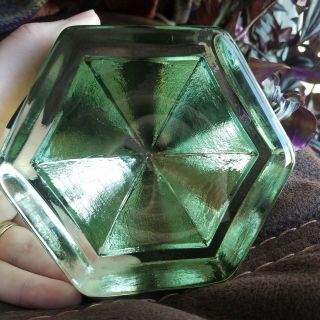Vintage Mid Century Modern MCM Hexagonal Pyramid Peridot Green Glass Paperweight 2