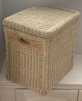 Vintage Ivory Wicker Rattan Laundry Clothes Hamper With Hinged Top