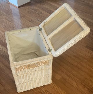 Vintage Ivory Wicker Rattan Laundry Clothes Hamper With Hinged Top 3