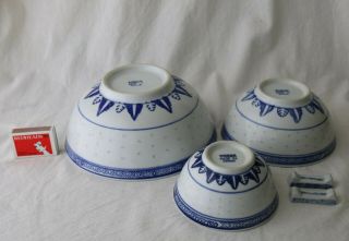 3 Vintage Chinese Blue And White Porcelain Rise Bowls And 2 Chopstick Rests