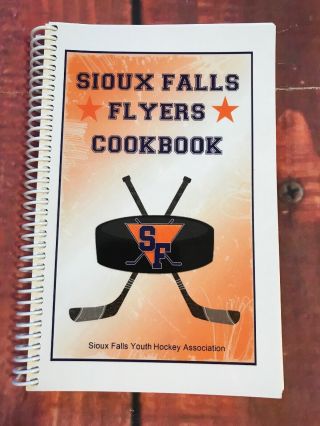 Vtg Cookbook Sioux Falls South Dakota Youth Ice Hockey Flyers Player Mom Cookies