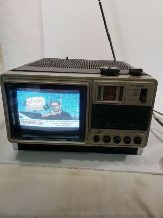 Vintage Montgomery Ward Solid State Portable Color Tv - Model Gen12100b - 1981