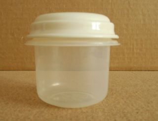 Vintage Rubbermaid Servin Saver 0 1/2 Cup Round With Almond Lid