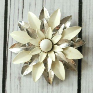 Vintage Sarah Coventry Signed White Enamel Flower Silver Tone Brooch Pin Floral