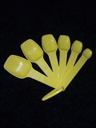 Vintage Set Of 6 Tupperware Yellow Measuring Spoons With Ring Holder