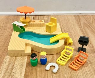 Complete Vintage.  Fisher Price Little People Play Family Swimming Pool 2526