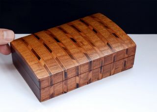 Elegant Vintage Inlaid Wooden Box With Curved Lid - Measures 14 X 8.  5 X 4cms