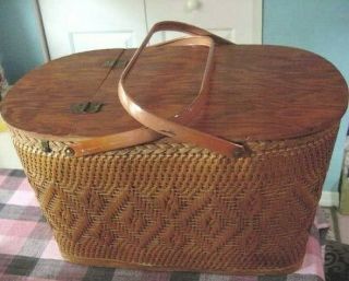 Vintage Redmon Wicker & Metal Handled Picnic Picknick Piknik Basket