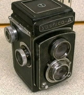 Vintage Yashica A Tlr Twin Lens 120 6x6 Film Camera Yashikor F3.  5 80mm Lens